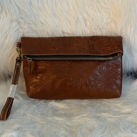 NWT, Patricia Nash tooled leather wristlet - Picture 2 of 15